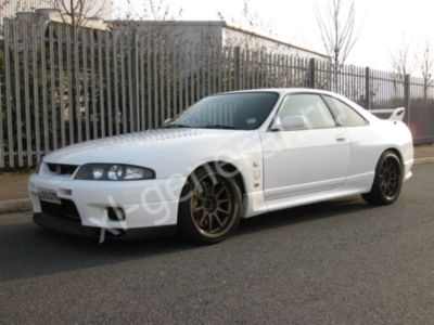 Автостекло Nissan Skyline R33